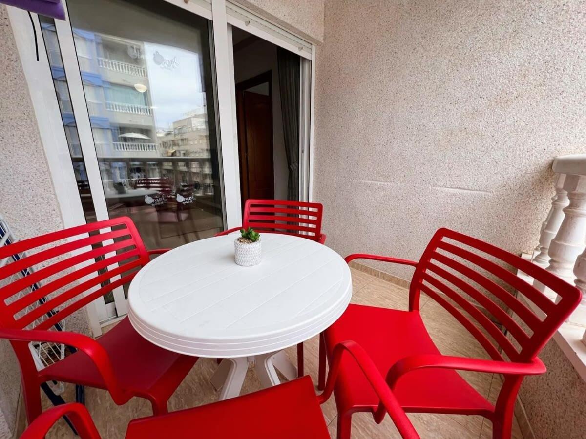 Welcoming Seafront Apartment Tv15 Торрев'єха Екстер'єр фото